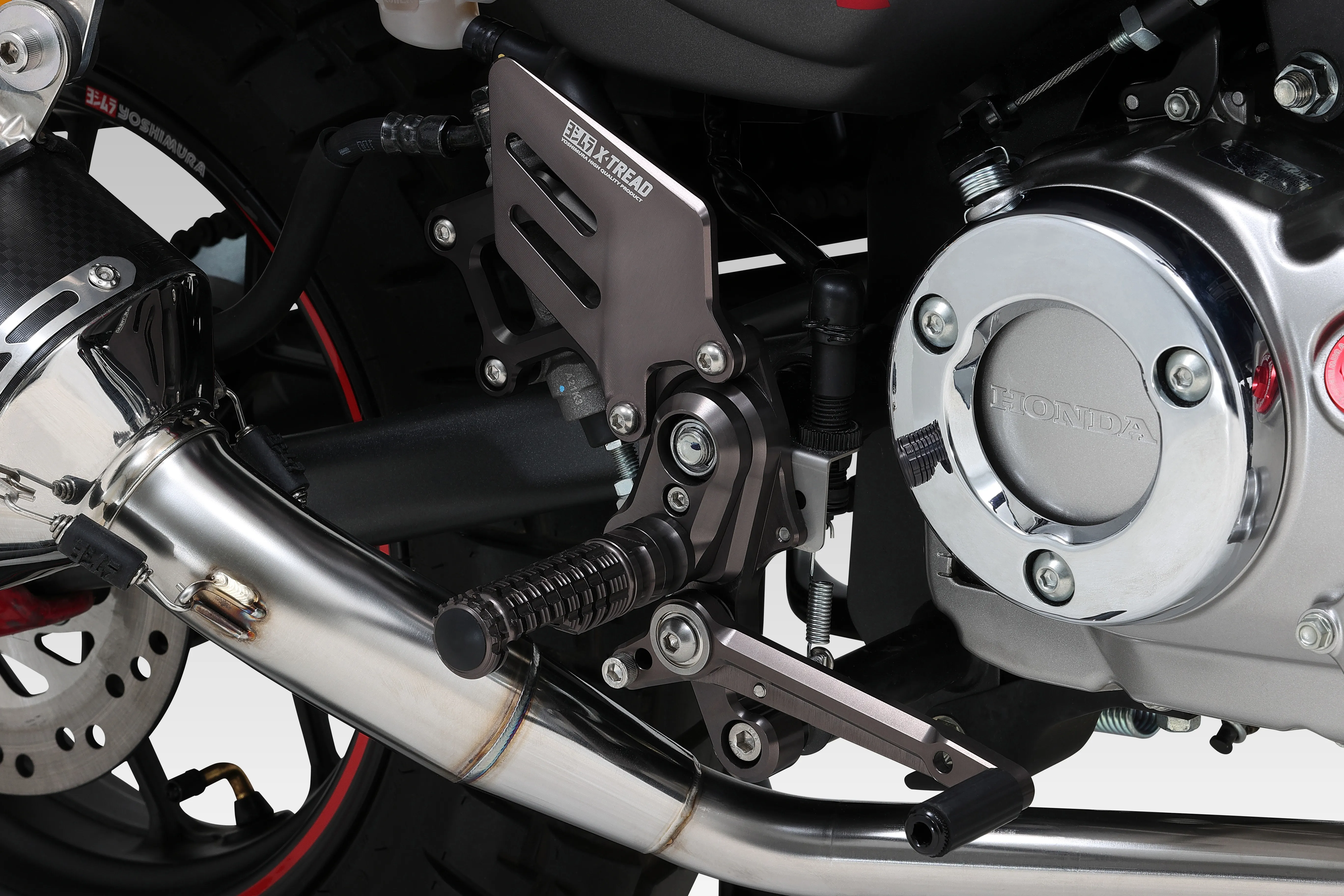 Monkey125_21_X-TREAD_Rzoom.webp